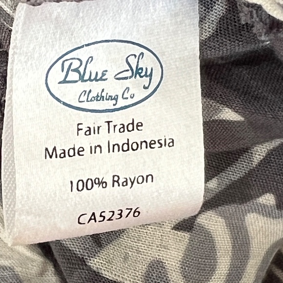 BLUE SKY Clothing Top Blouse Gray Cream Print Tunic Boho Free Trade Button Up 2X - Picture 6 of 6